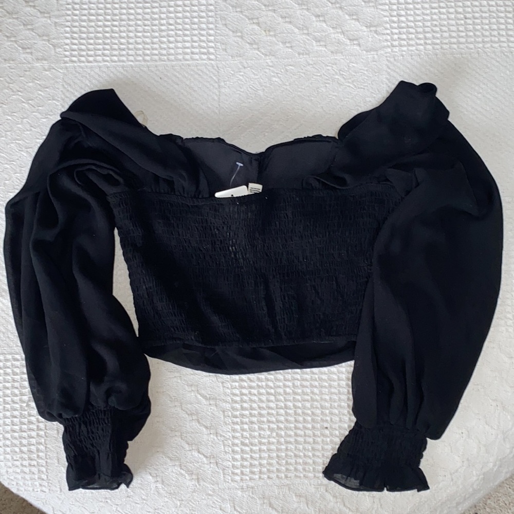 Privy Naomi Blouse Black Cold Shoulder Crop NWT - Picture 6 of 6